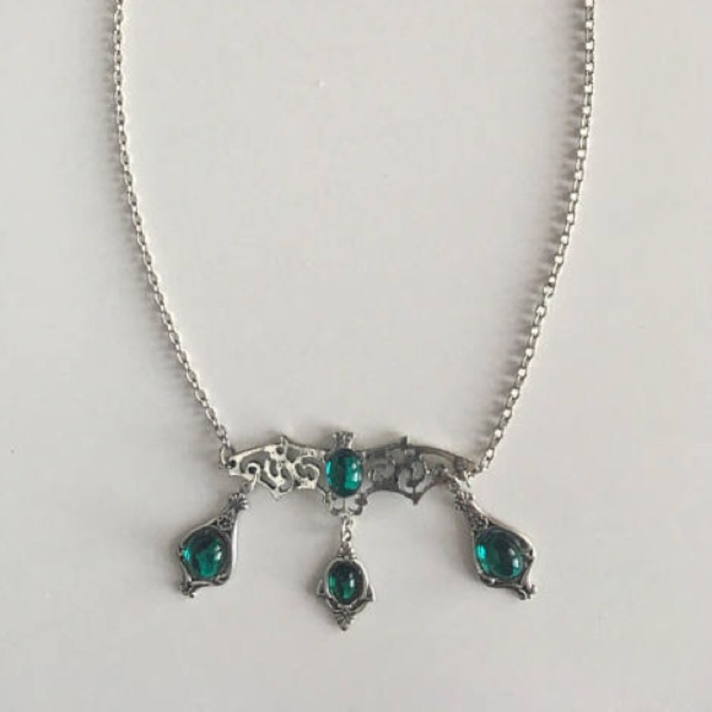 🦇 Green jeweled filigree bat necklace & earrings set 🦇